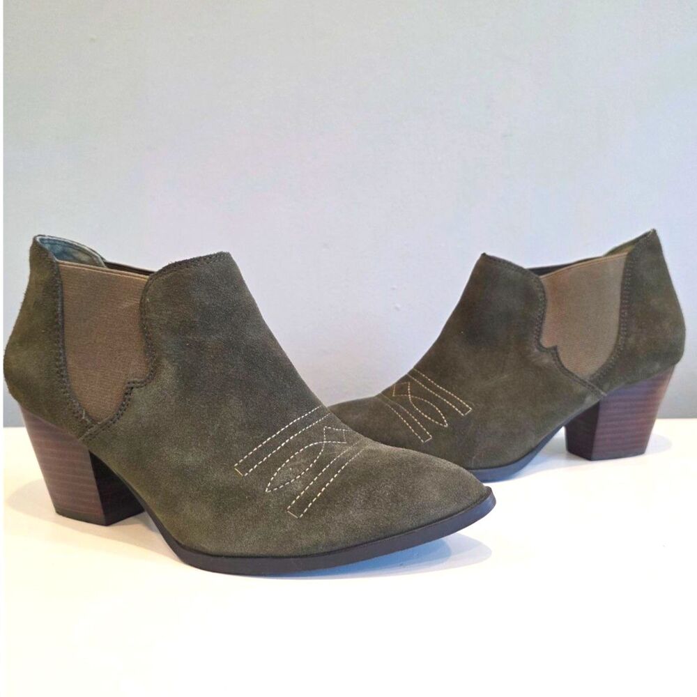 Bella Vita Emilia Western Inspired Booties Dark Olive Green Suede Size 8.5